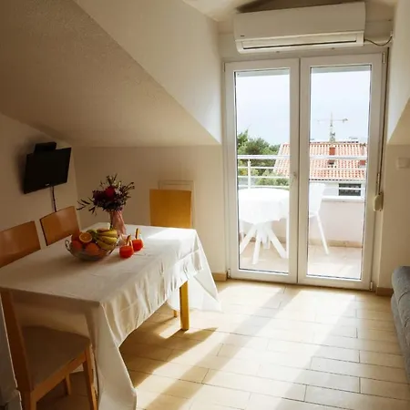 Sara * מאקרסקה